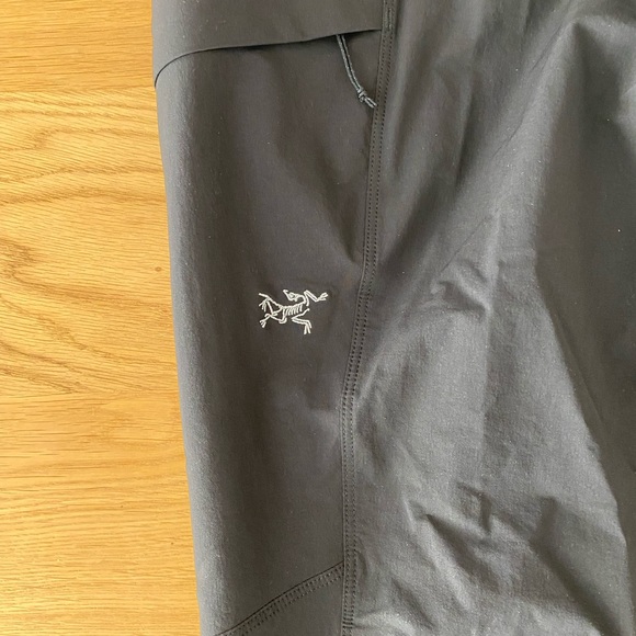 ARC’TERYX SABRIA PANT WOMEN’S. Colour: Black. Size: 2. Condition: New. - Picture 4 of 6